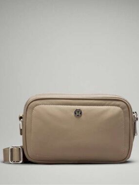 NWT Lululemon Crossbody Camera Bag